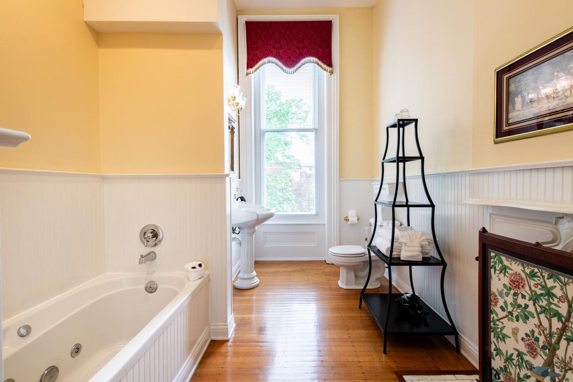 Dupont Mansion Bed & Breakfast Louisville Room photo