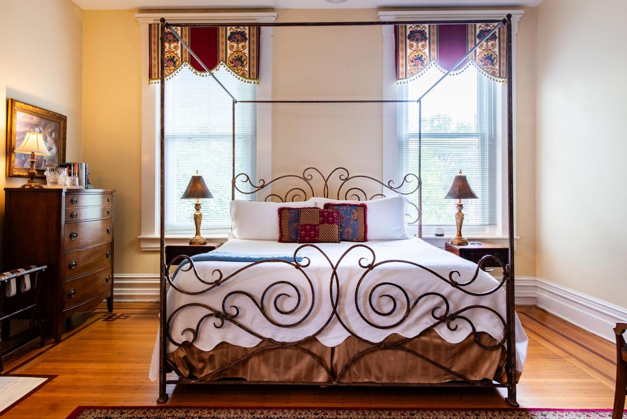 Dupont Mansion Bed & Breakfast Louisville Room photo