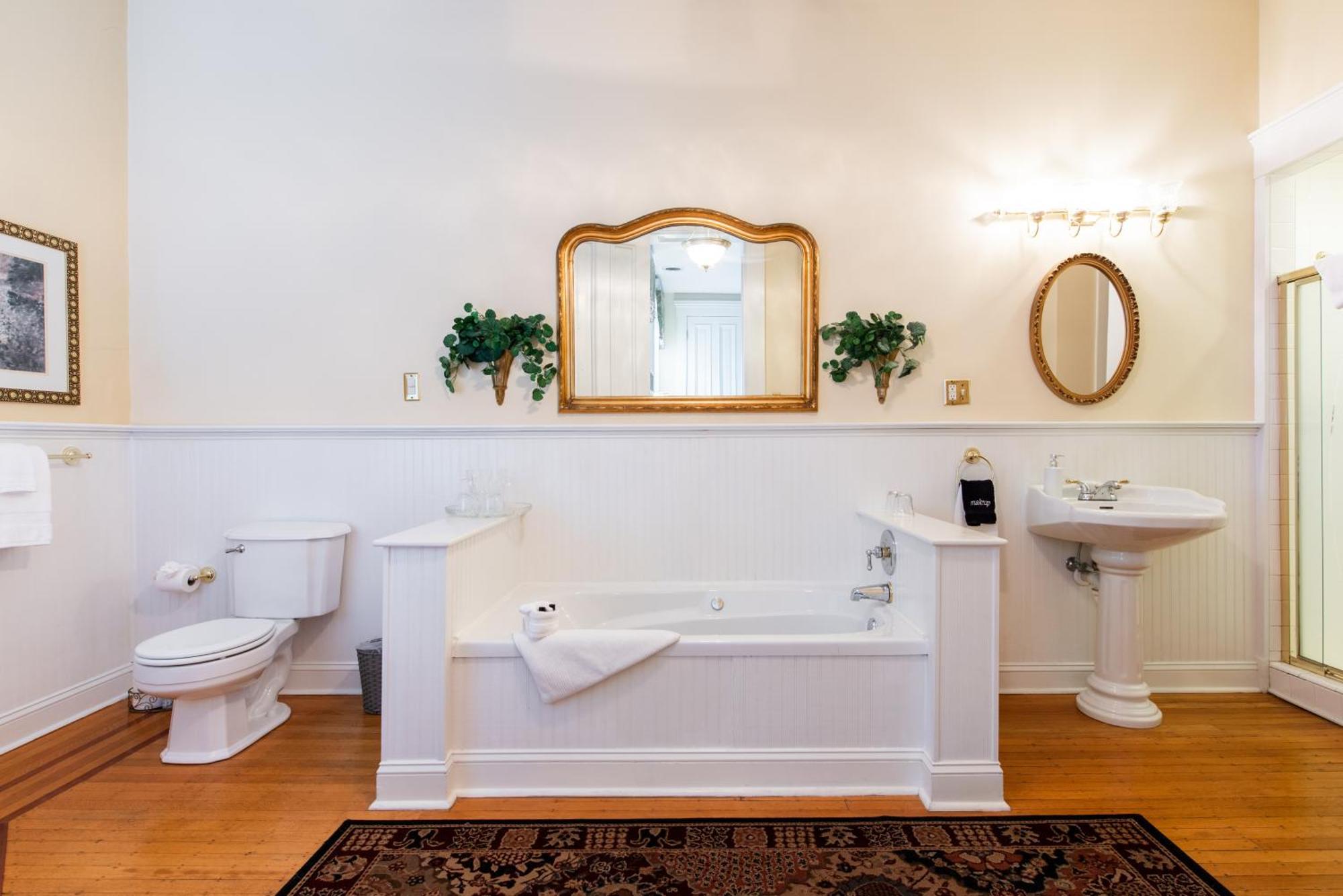Dupont Mansion Bed & Breakfast Louisville Room photo