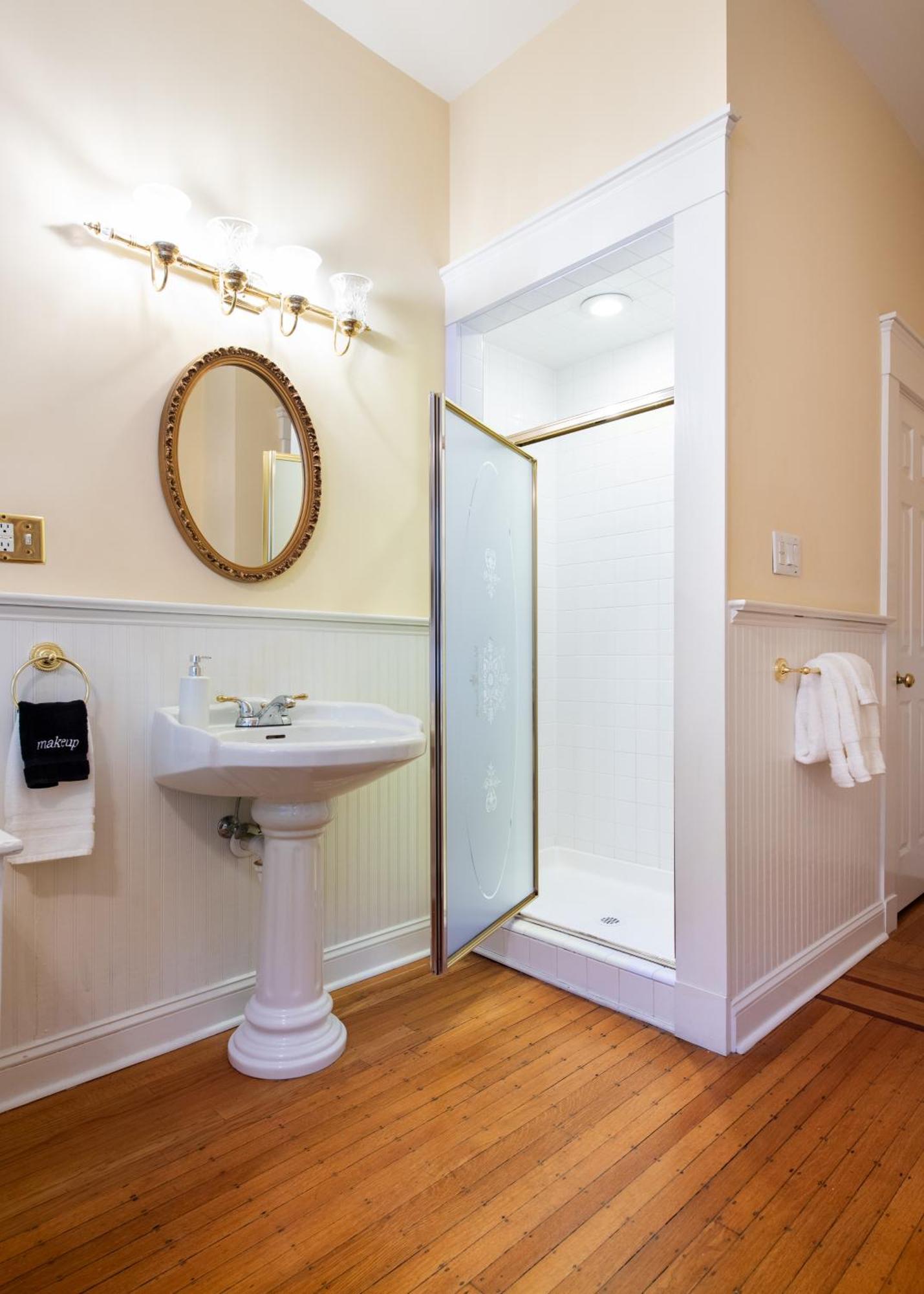 Dupont Mansion Bed & Breakfast Louisville Room photo