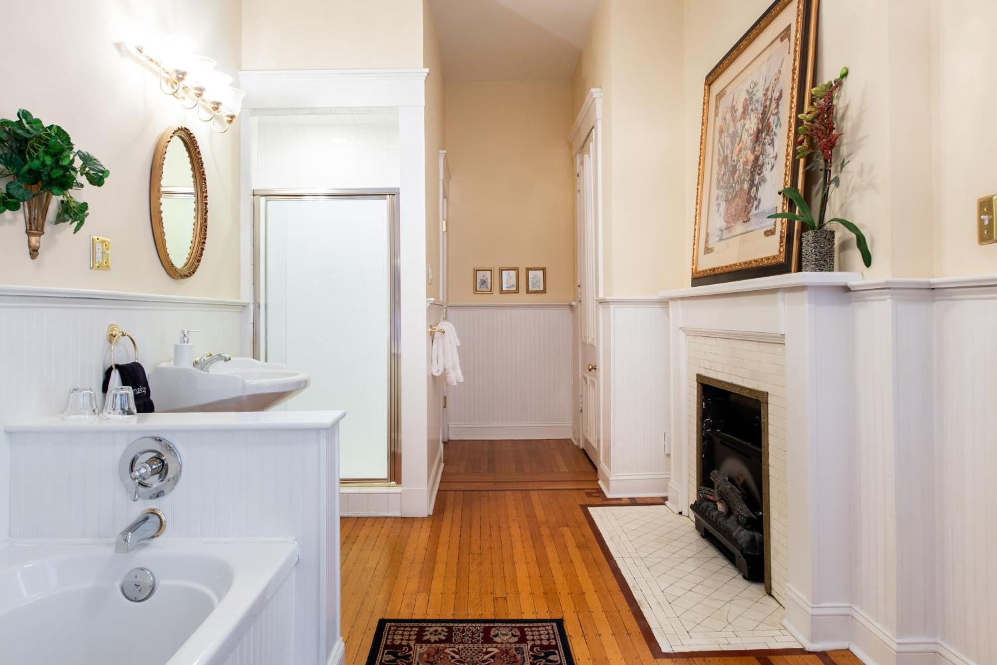 Dupont Mansion Bed & Breakfast Louisville Room photo