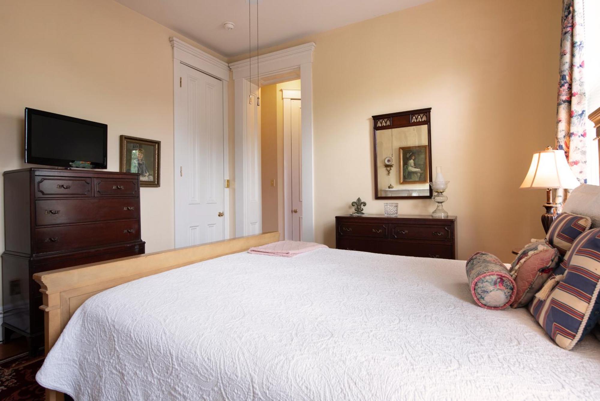 Dupont Mansion Bed & Breakfast Louisville Room photo