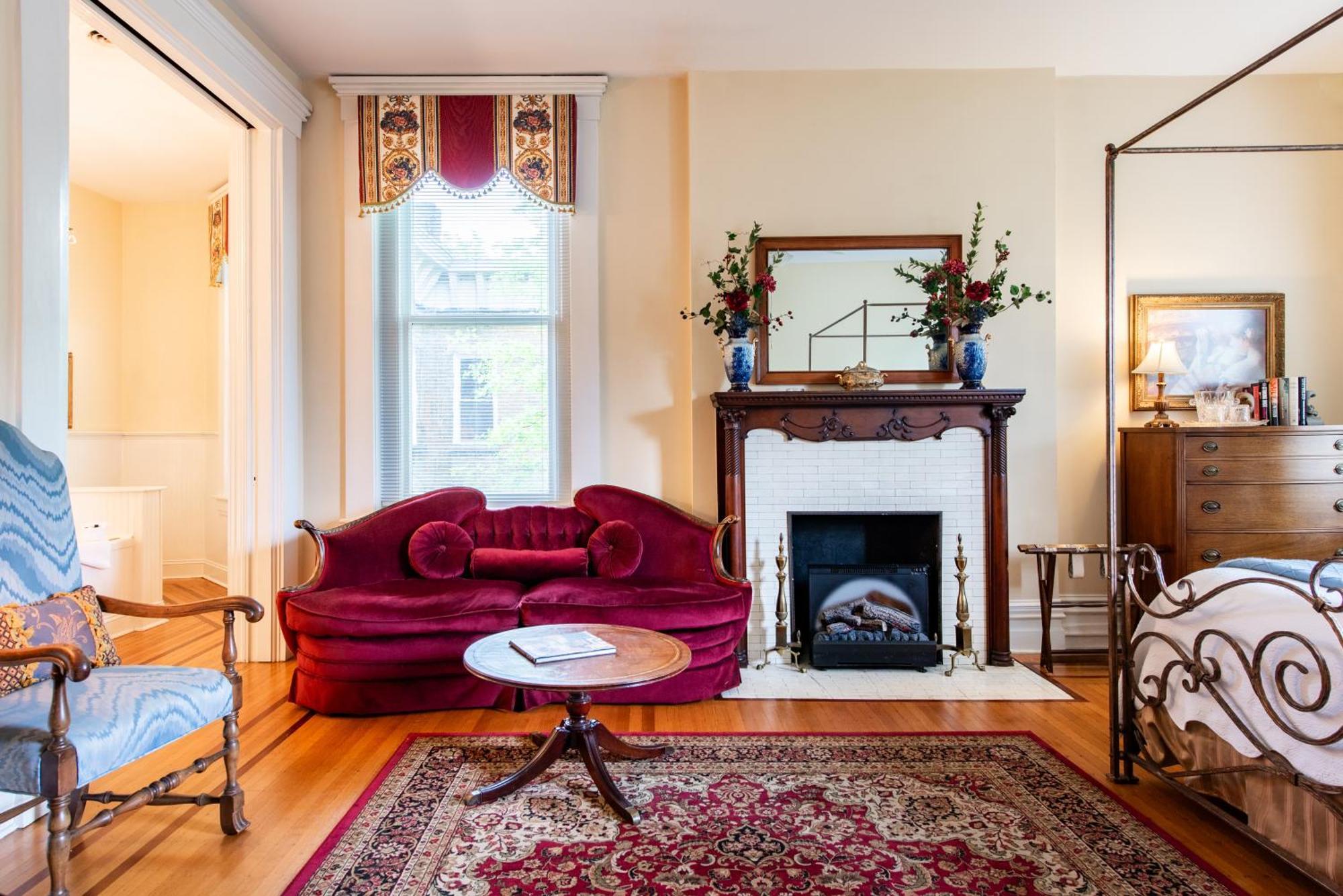 Dupont Mansion Bed & Breakfast Louisville Room photo