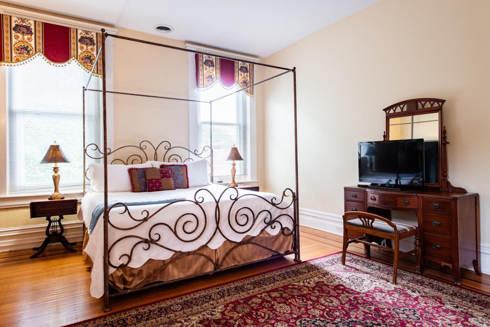 Dupont Mansion Bed & Breakfast Louisville Room photo