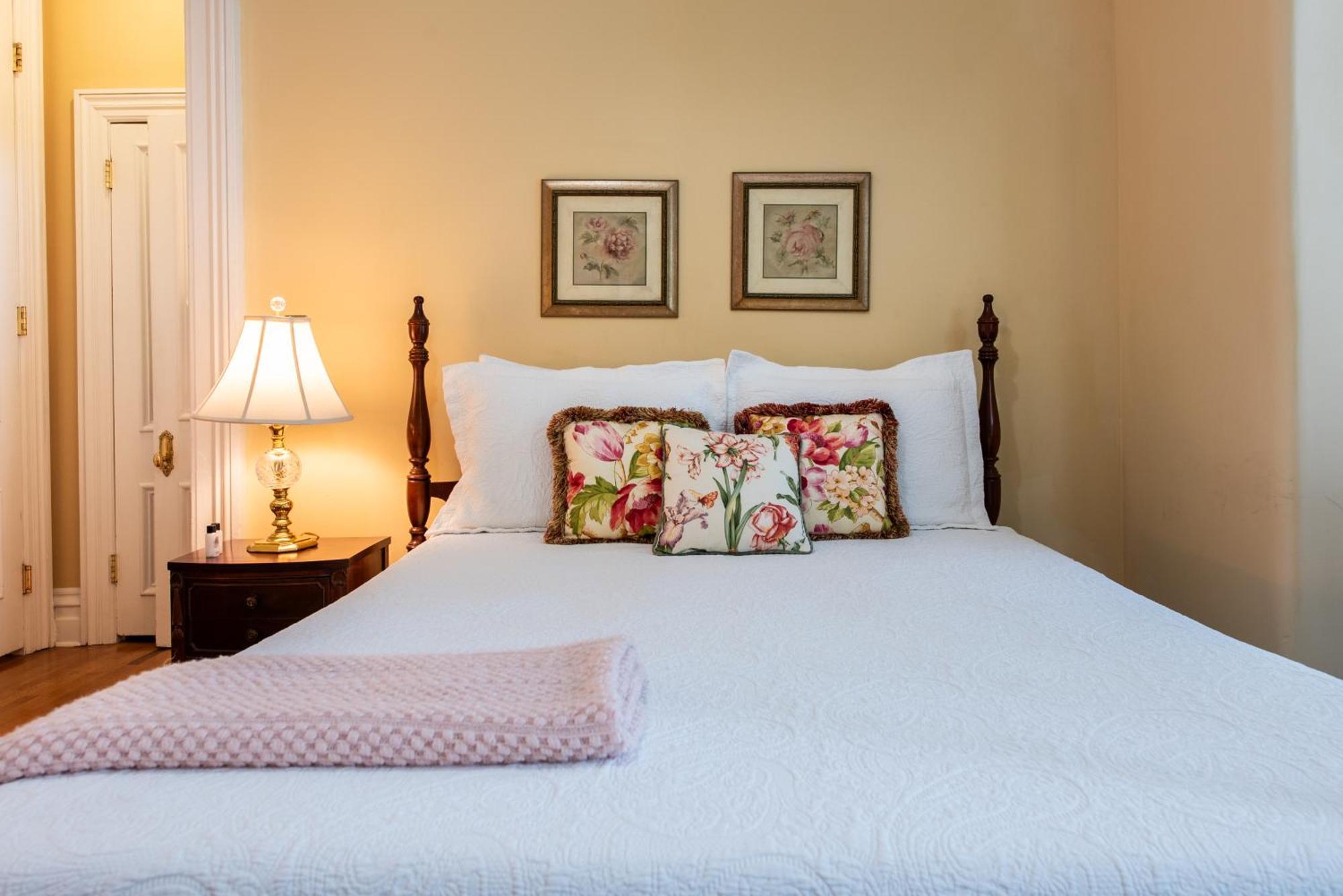 Dupont Mansion Bed & Breakfast Louisville Room photo