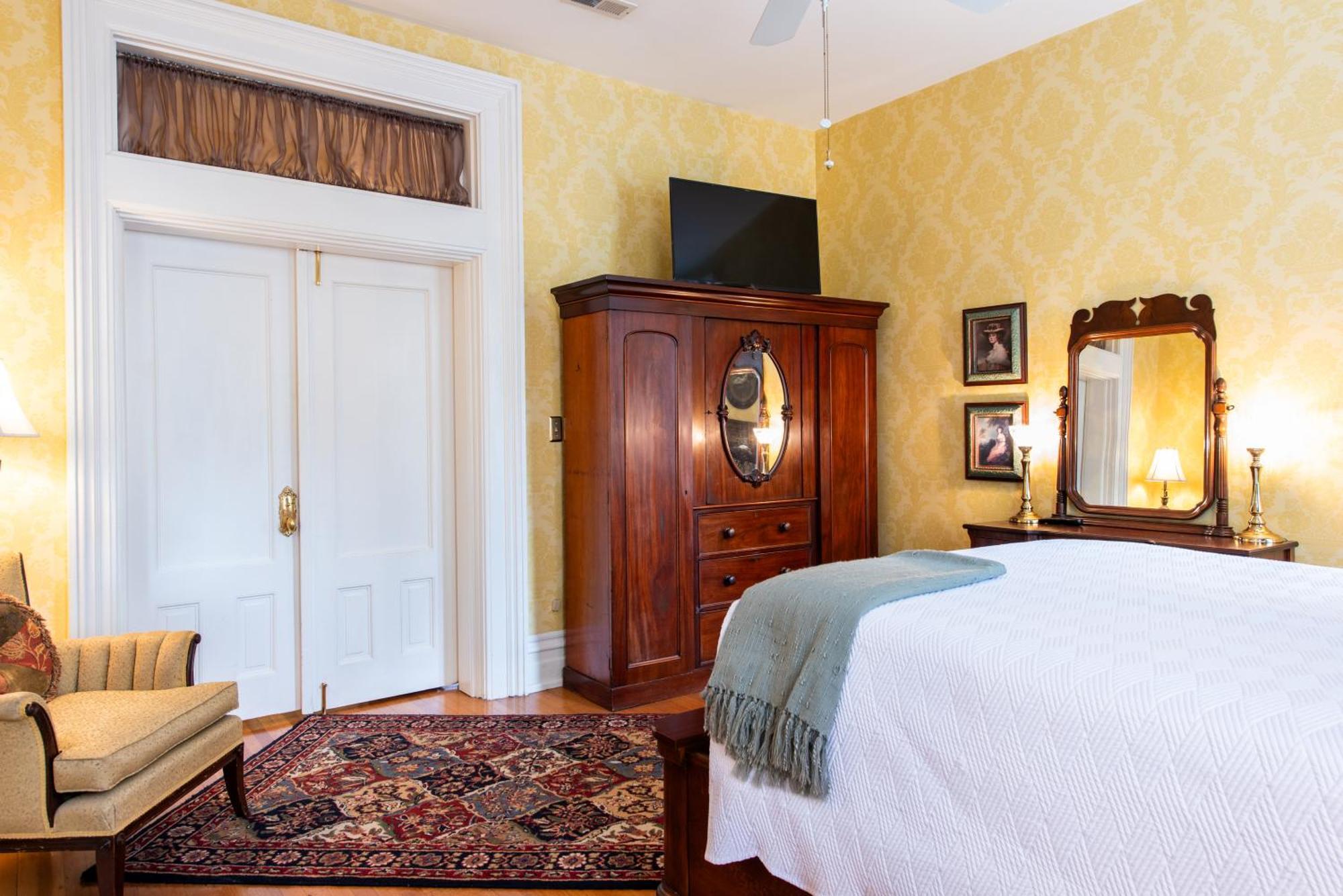 Dupont Mansion Bed & Breakfast Louisville Room photo