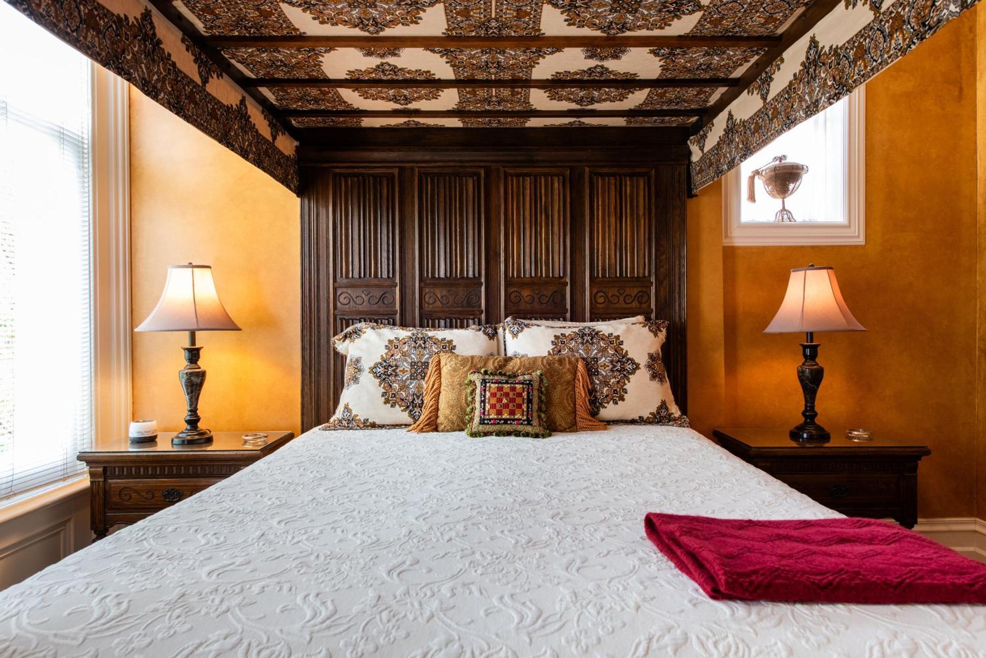 Dupont Mansion Bed & Breakfast Louisville Room photo