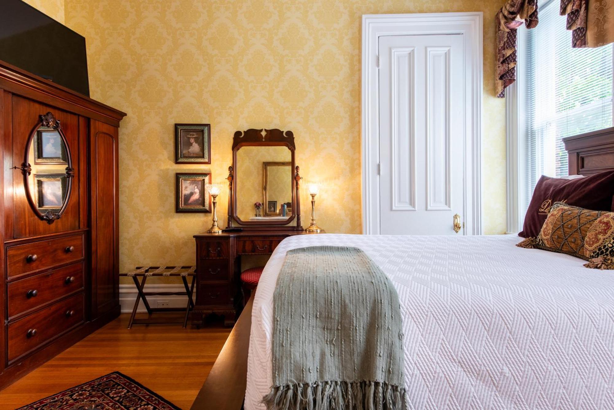 Dupont Mansion Bed & Breakfast Louisville Room photo