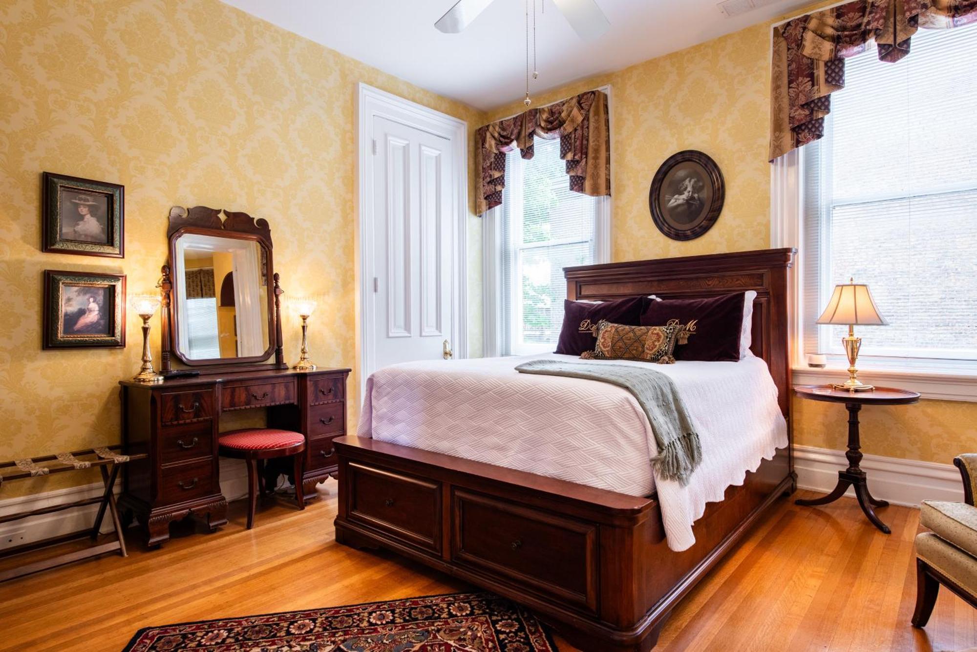 Dupont Mansion Bed & Breakfast Louisville Room photo