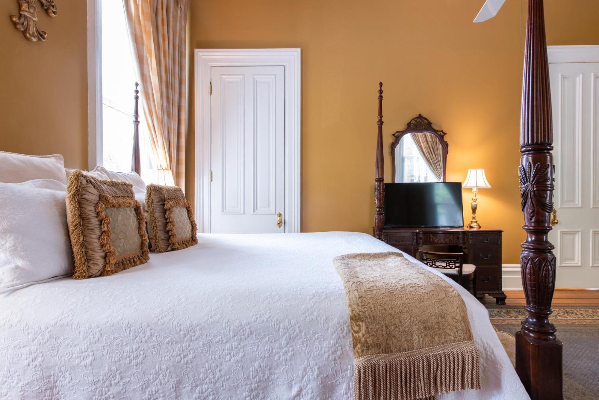 Dupont Mansion Bed & Breakfast Louisville Room photo